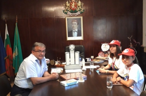 Йоана Грозева и Валентина Ташева, участвали в Space Camp Turkey 2019 с благодарности към кмета на общината